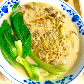 辛くない濃厚胡麻味噌坦々風ラーメン